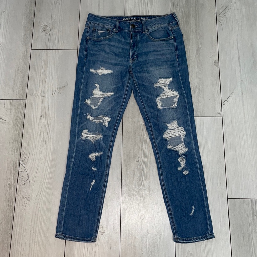American Eagle Outfitters Tomgirl size 6 medium colored blue ripped jeans